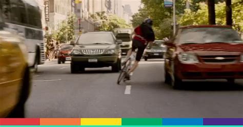 Inseguito E Minacciato Giovane Gay Si Rivolge Alla Polizia Ma Nessuno Lo Aiuta