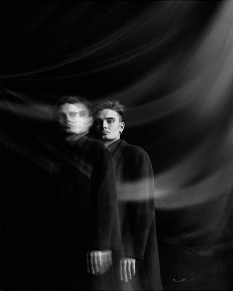 Men's Portrait Photography, Studio Photography Poses, Cinematic ...