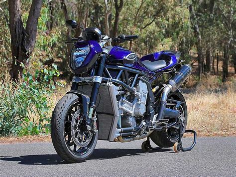 Una Naked V Con Dos Motores De Yamaha R Brutal