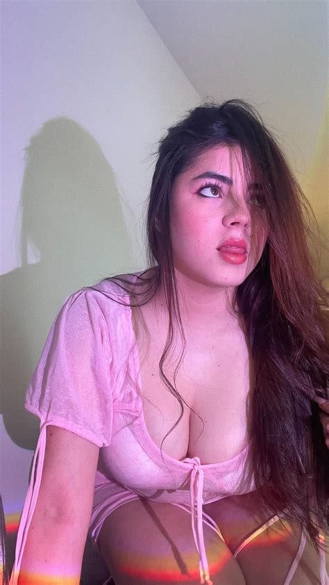 Iris Fuentes (@holy.yoly) • Threads, Say more