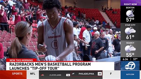 Razorback Men S Basketball Kicks Off The Tip Off Tour Across Arkansas