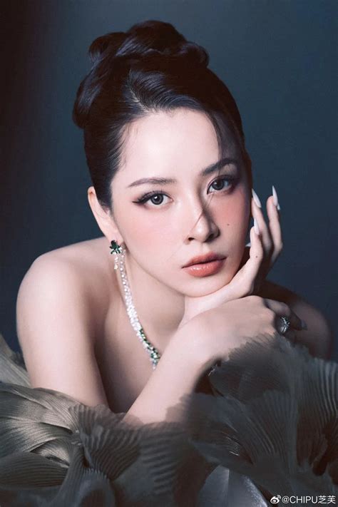 Chi Pu cùng dàn ca sĩ hot xứ Trung tham gia lễ hội nhạc nước quốc tế Waterbomb