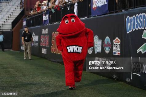 89 Hilltoppers Mascot Stock Photos, High-Res Pictures, and Images ...