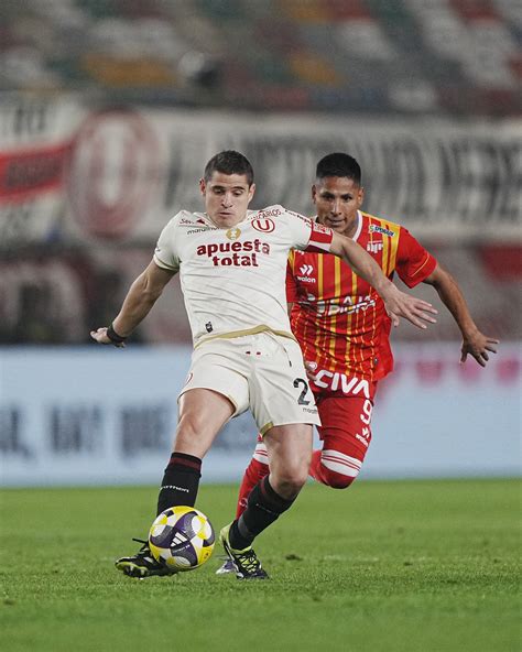 Universitario vence 3-1 a Atlético Grau y se afianza en el Clausura