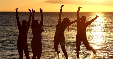 Naked North Sea Swimmers Plunge Into Freezing Waters To Mark The Start Of Autumn Mirror Online