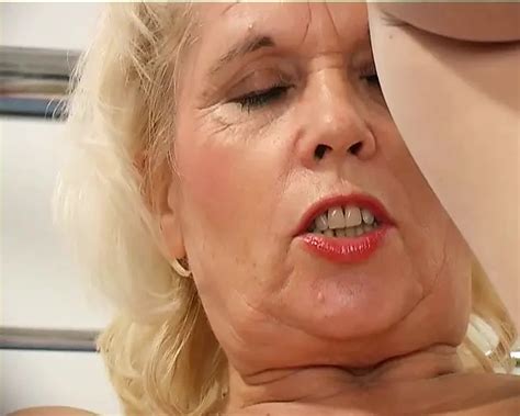 Vidéos porno gratuites Une Femme Mature Se Masturbe xHamster