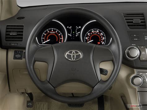 2010 Toyota Highlander: 11 Interior Photos | U.S. News