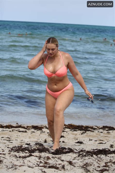 Iskra Lawrence Sexy Figure In Skimpy Pink Bikini While Enjoying The