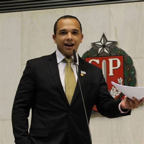 Deputado Do Psl Que Atacou Colega Transexual Em Discurso Assume Ser Gay Politica Estado De Minas