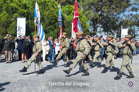 Acto Por El Aniversario Del Desembarco De Los Treinta Y Tres