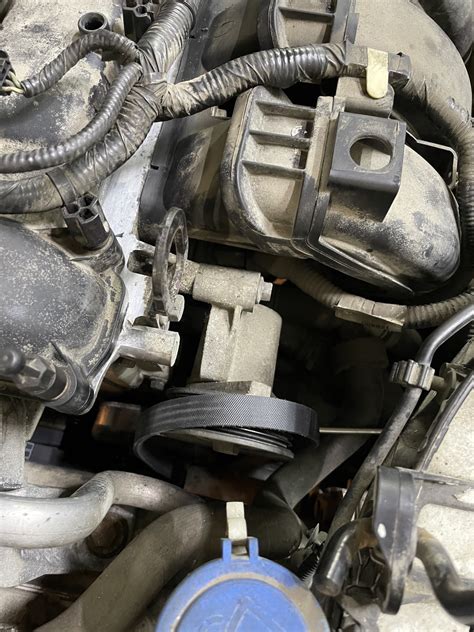 Замена прокладок клапанной крышки. — Ford Focus Hatchback III, 2 л ...