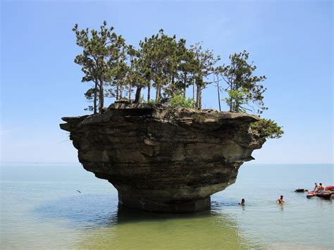 The 9 Most Incredible Rock Formations Around The US