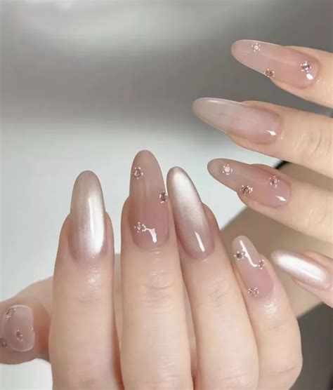 Chọn mẫu nail cô dâu HOT TREND cho nàng dâu hiện đại