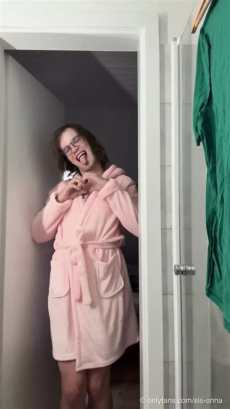 Sissygirl Anna Bierze Prysznic Ze Swoim Dildo Amateur Femboy Anal N Blow Porn Xhamster