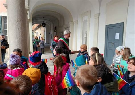 I Bambini Marciano A Varese Per La Pace Tra I Diritti Dellinfanzia E