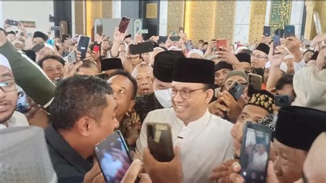 Teriakan Anies Presiden Menggema Usai Sholat Jumat Di Masjid Al Akbar