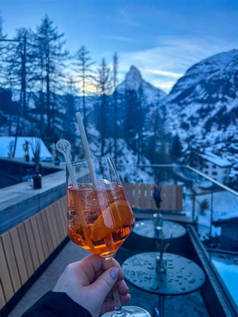 8 Best Après Ski Bars in Zermatt: Drinks, Music & Matterhorn Views