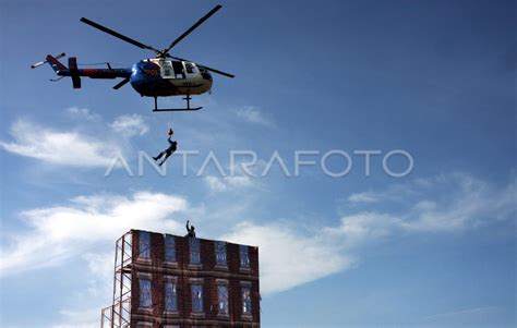 SIMULASI PENYELAMATAN KORBAN KEBAKARAN ANTARA Foto