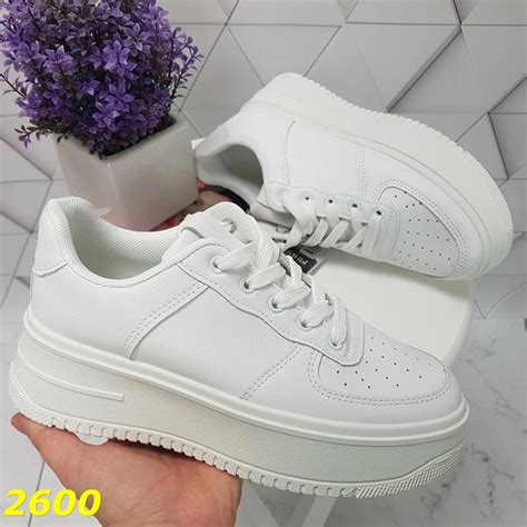 Кроссовки форсы белые на высокой массивной подошве платформе белые ...