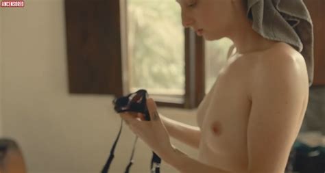 Naked Sarah Maude Beauchesne In Fourchette