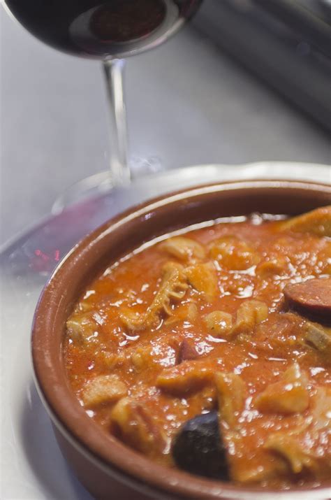 Cazuela de callos a la madrileña Con callos pata y morro de ternera y