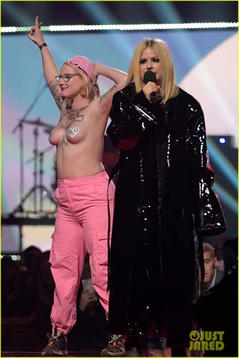 Avril Lavigne Handles Topless Protester Who Rushed Stage During Juno