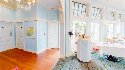 Mackinac Island Waterfront Hotels | Hotel Iroquois