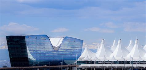 In Defense Of The Naked United Airlines Pilot Live And Let S Fly