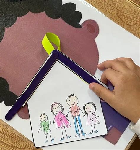 عمل فني عن مسكن العائلة Arabic Kids Airplane Crafts Kindergarten