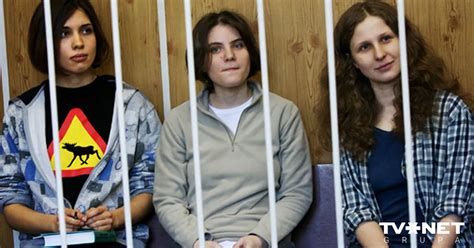 Krievija aizmuguriski notiesā Pussy Riot dalībnieces