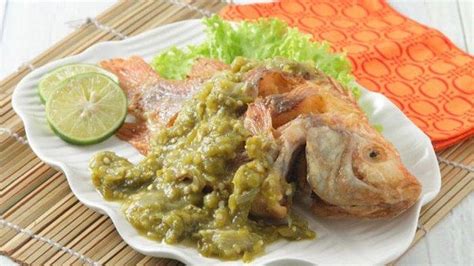 3 Resep Ikan Goreng Yang Enak Buat Makan Siang Ikan Goreng Cabai Hijau