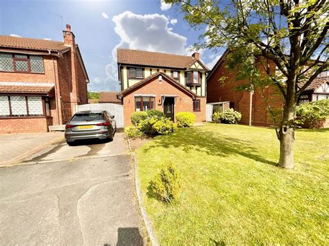 3 Bed Detached House For Sale In Seaton Close Stoke On Trent St3 £