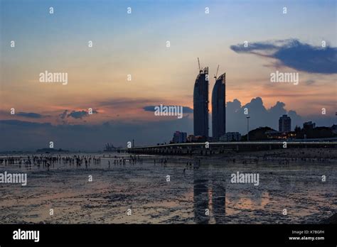 Petronas Towers Silhouette Hi Res Stock Photography And Images Alamy