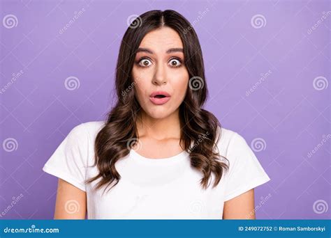 Impressed Brunette Makes Big Sign With Both Hands Shapes Quite Huge Object Has Eyes Wide Open
