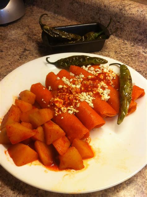 Enchiladas Rojas Con Papas Y Zanahorias