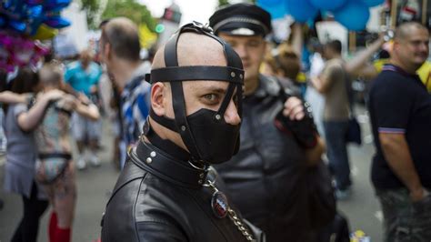 Fotos Parada Do Orgulho Gay Na Fran A Uol Not Cias