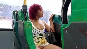 Me exhibí en el bus y el cornudo me tocó la ropa interior XVIDEOS
