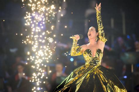 Katy Perry Braless Boobs Cleavage Coronation Concert Windsor Hot Celebs Home
