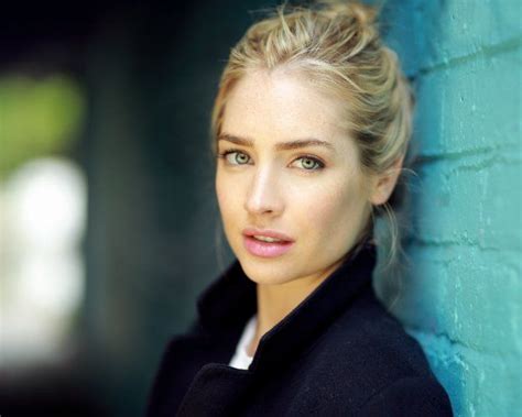 Hot Sexy Sophie Colquhoun Bikini Pics