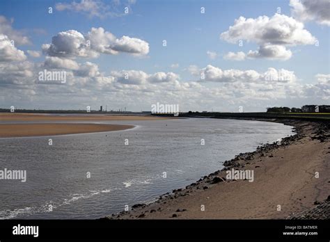 River Mersey Estuary Widnes Cheshire Uk Stock Photo Alamy