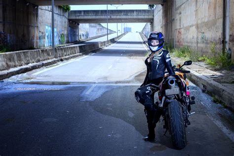 Bộ ảnh Nữ biker hot girl Mai Vũ cùng CBR600RR Joker Helmet Shop