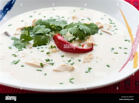 Tom Kha Gai Tom Kha Kai Traditionelle Thail Ndische H Hnchen Kokos