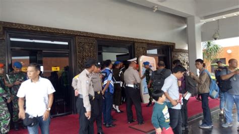 Keluarga Korban Lion Air Jt Mulai Datangi Crisis Center Soetta