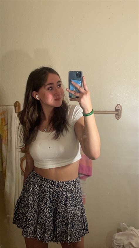 Chat with Ava | female