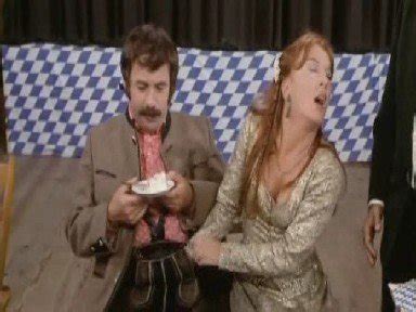 Naked Renate Kasché in Liebesgrüße aus der Lederhose