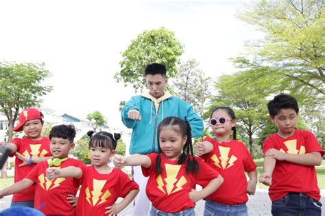 H T Tung Clip Hot S N T Ng M Tp L I L M Fan R Ng R I V I Nh H U Tr Ng C C Cute