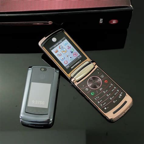 Điện Thoại Motorola RAZR2 V9 - Di Động Chính Hãng