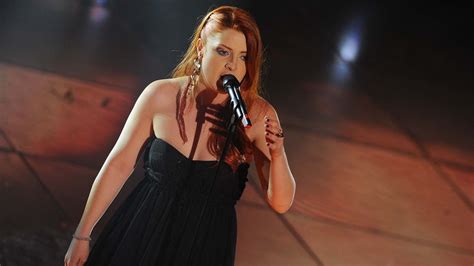 Come Era Vestita Noemi Al Suo Primo Sanremo Nel Tra Spalle Nude E