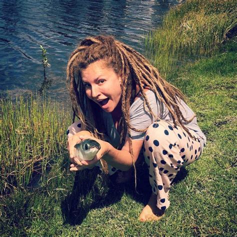 Hot Photos Of Simmone Mackinnon ThBLOG