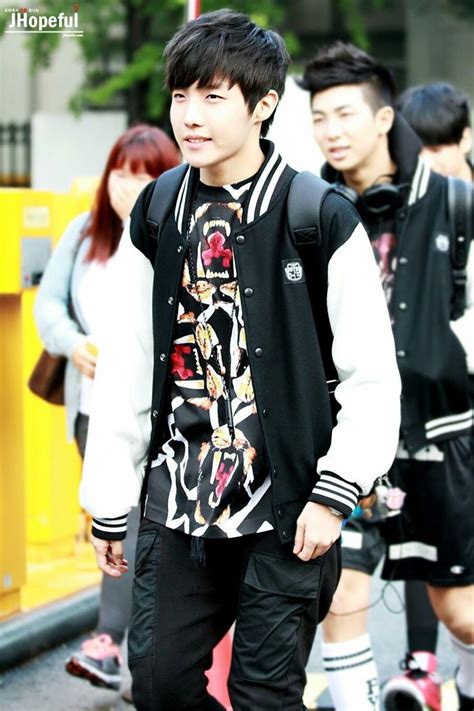 Pin Em Jung Hoseok Em 2024